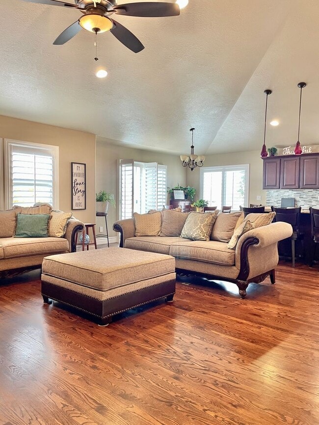 Photo - Luxury Fully Furnished 4-Bedroom Home for Rent – Clinton, Utah