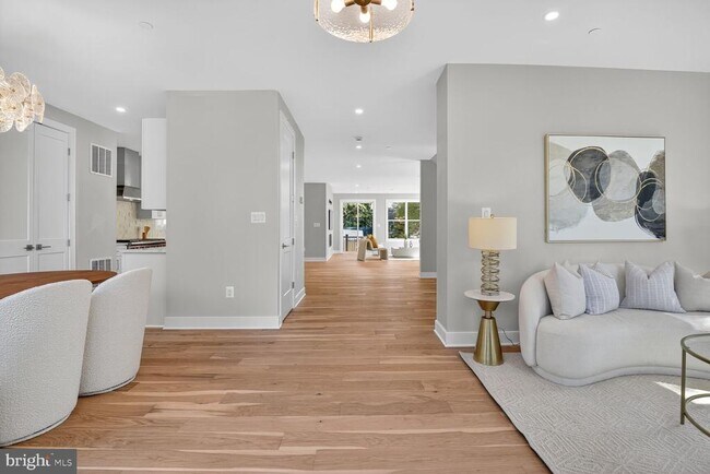 Photo - 5310 Cathedral Ave NW