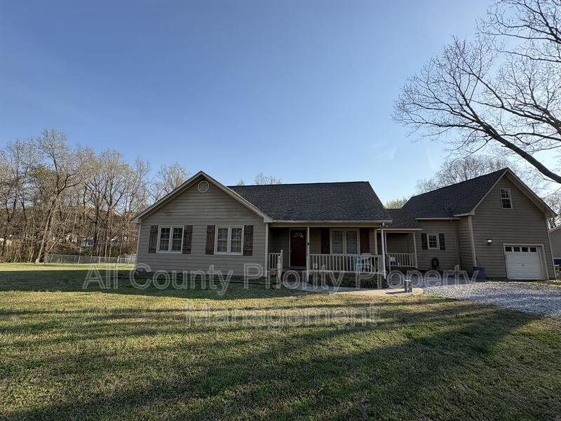 Photo - 2404 Pine Ln