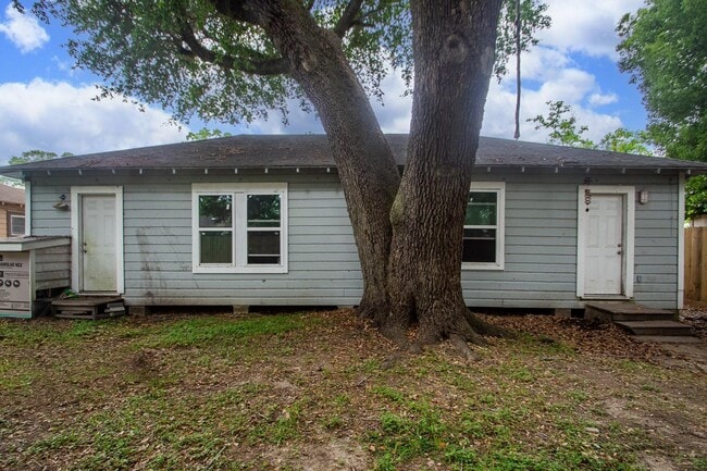 Photo - 713 W Willis St