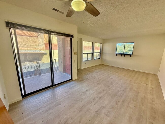 Photo - One Bedroom, TWO Bath apartment in Downtow...