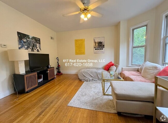 Building Photo - SEPT Awesome Brookline 4bed w/ 2 full bath... Rental