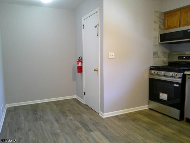 Photo - 1025 Kingswood Rd Unit 2