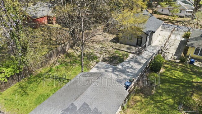 Photo - 562 Gary Rd NW