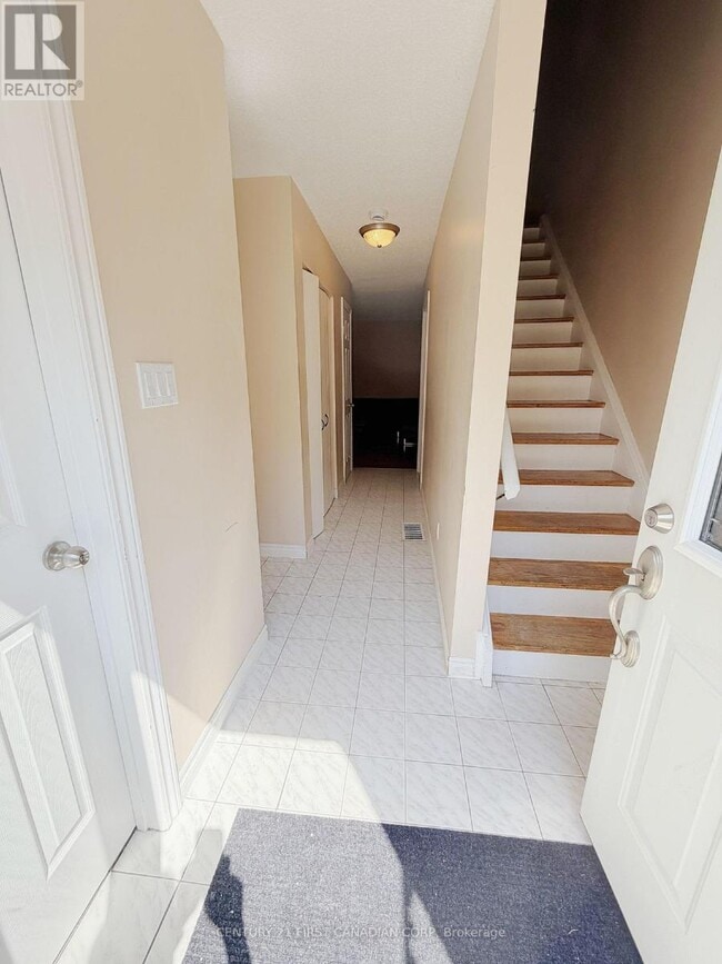 Photo - 575 Gainsborough Rd