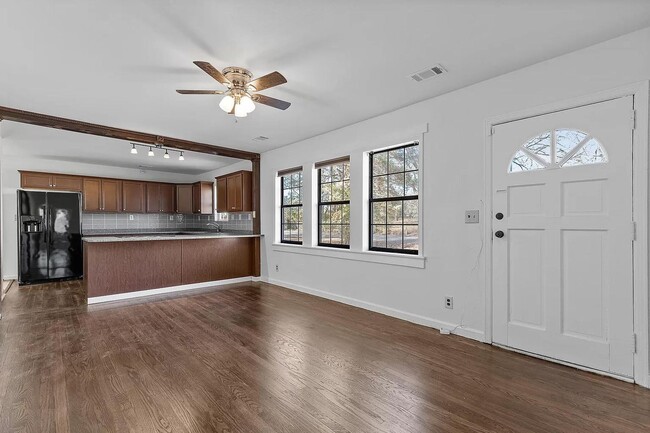 Photo - 3/ 2  Home for Rent!