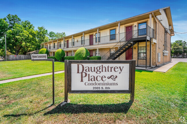 Building Photo - Daughtery Place 1 bedroom Downstairs Condo...