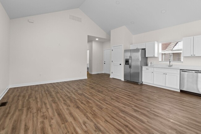 Photo - Incredible 2 bedroom 1 bathroom Duplex!