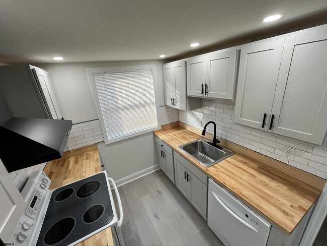 Photo - 9 N Wissahickon Ave