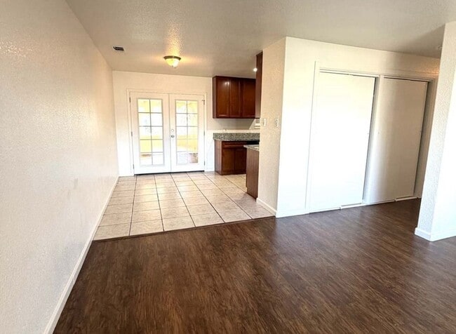 Photo - 2129 Winafred St