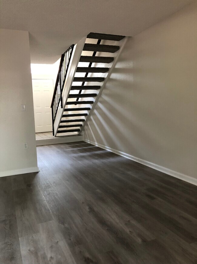 Photo - 7703 Falcon Rest Cir Unidad 7703