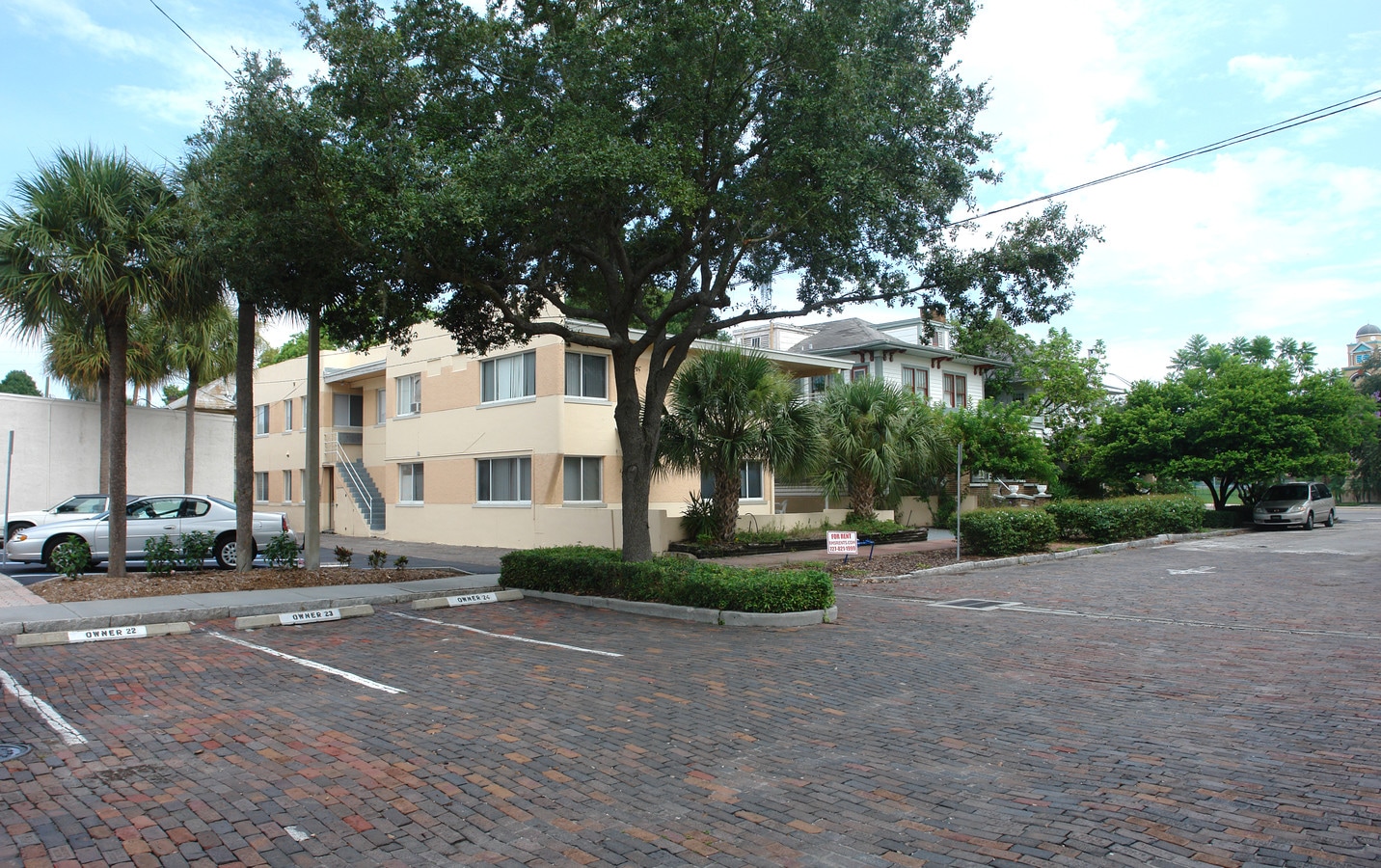 Mirror Lake Apartments - Mirror Lake Apartments