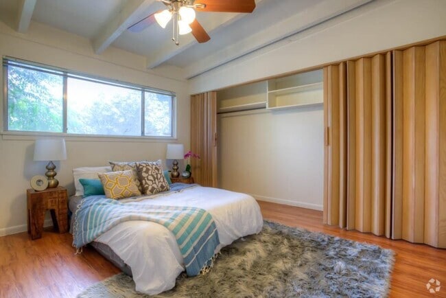 Building Photo - 3011 Whitis Ave Unit 203 Rental