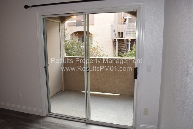Photo - 1 Bed 1 Bath Roseville Condo Garage Attached
