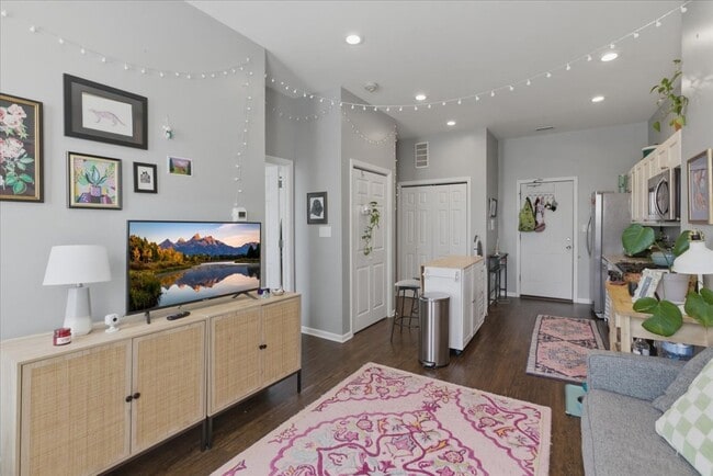 Photo - 1656 W Cortland St Unidad 6