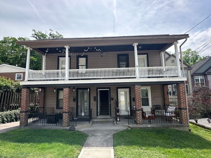Perfect location - beautifully updated 2 bed! - Perfect location - beautifully updated 2 bed!