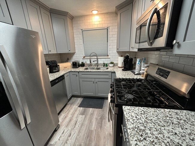 Photo - 911 Sherman Ln