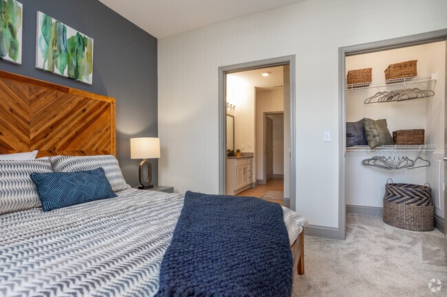 2BR, 2BA - 1130SF - Bedroom