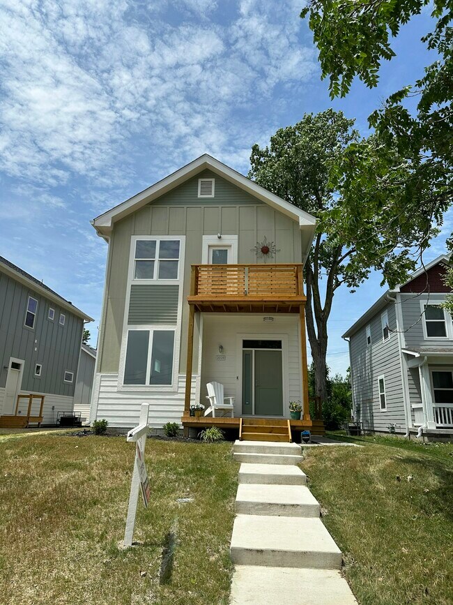 Building Photo - 2028 Columbia Ave Rental