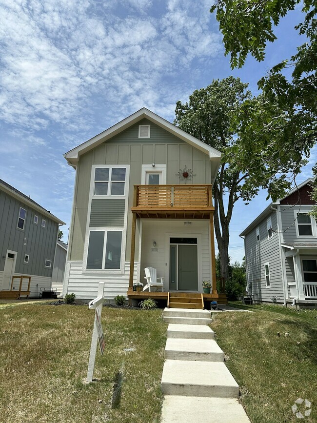 Building Photo - 2028 Columbia Ave Rental