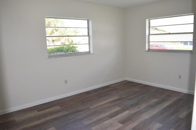 Photo - 1881 SE Airoso Blvd