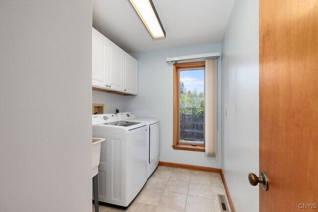 Photo - 3293 Greenleafe Dr