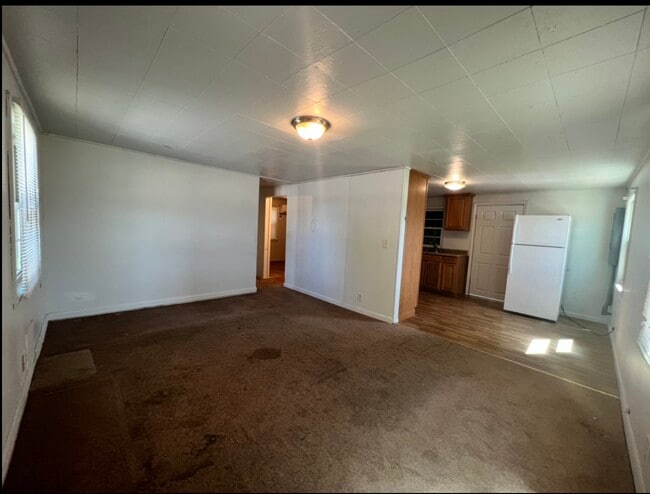 Photo - 102 Flower St