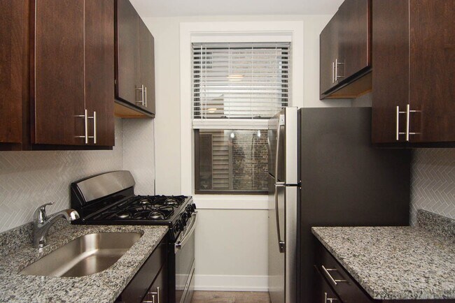 Photo - 714 W Brompton Ave Unit 05