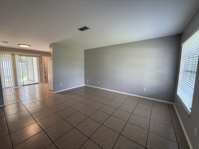 Photo - 474 Briarwood Rd