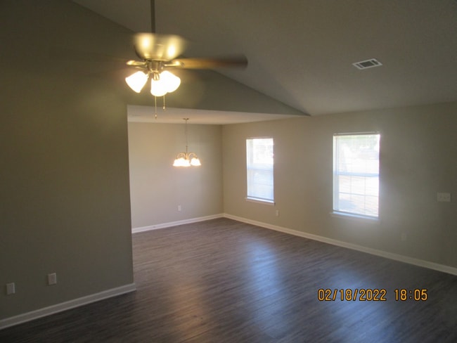 Photo - 862 Lyndsi Ln