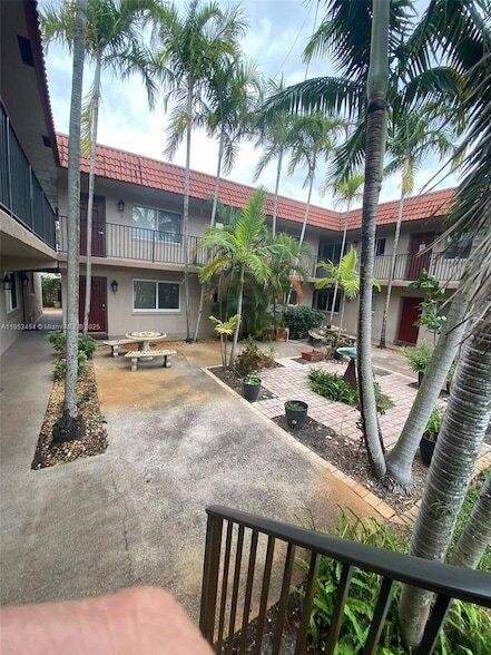 Building Photo - 3050 NE 5th Terrace Unit 10 Rental