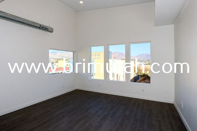 Photo - 945 S Washington St