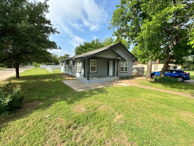 Building Photo - 1401 N 8th St Rental