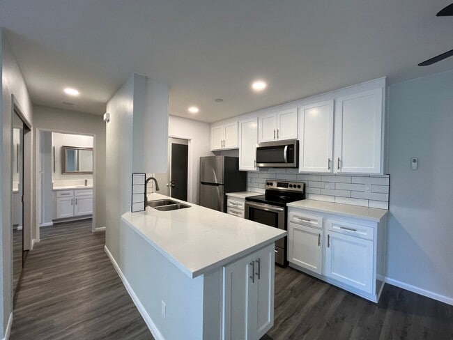 Photo - 1635 North Martel Avenue