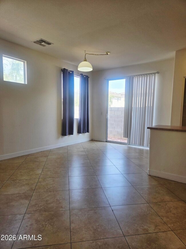 1442 E Mobile Ln