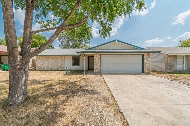 Building Photo - 9518 Millbrook Dr