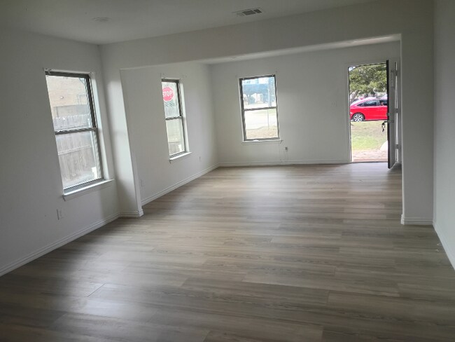 Photo - 5739 Donnelly Ave Unit A