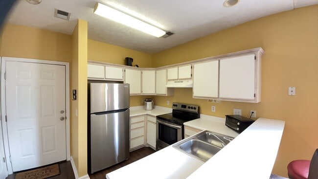 Photo - Special/REDUCED! First month free! Updated 2 bedroom/2 bath condo in River Oaks