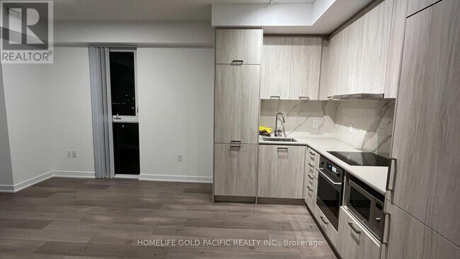Photo - 38 Honeycrisp Cres Unit 705