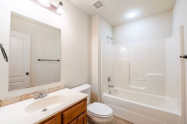 Photo - 3 bed, 2 bath Condo - MOVE IN SPECIAL!!!!