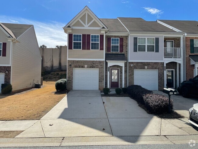 Building Photo - Decatur 3 Bed 2.5 Bath Townhouse in Gated ...