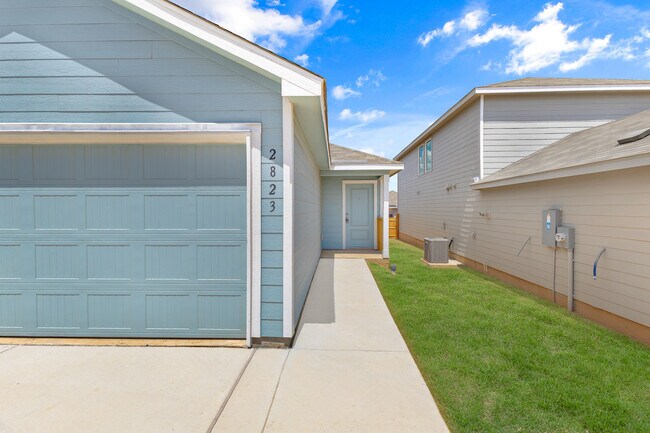 Photo - 2823 Red Diamond House