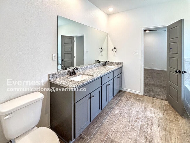 Photo - 2119 Hornbeam St