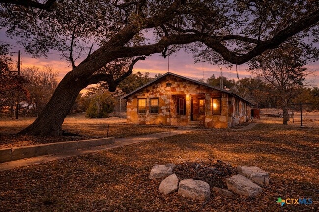 Building Photo - 14942 Cedar Valley Rd