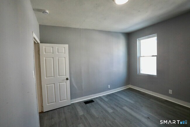 Photo - 156 Poplar St