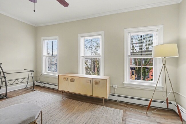 Photo - One bed, partially furnished, all utilities included Unidad 165 E Pomfret Apt 2