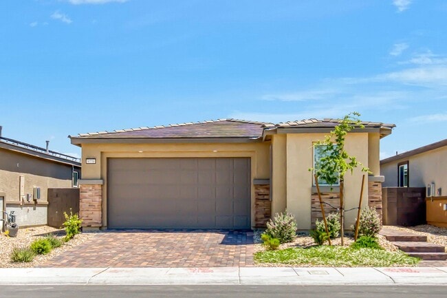 Building Photo - MULTI-GENERATIONAL New Build Home with En Suite In Skye Canyon!