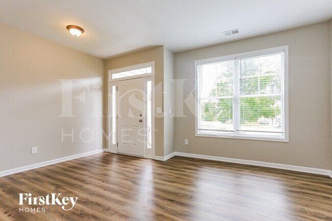 Photo - 447 Clapton Ct