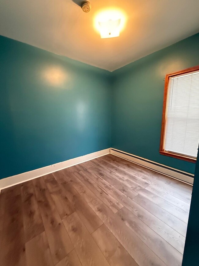 Photo - 30 Macamley St Unit 1 floor