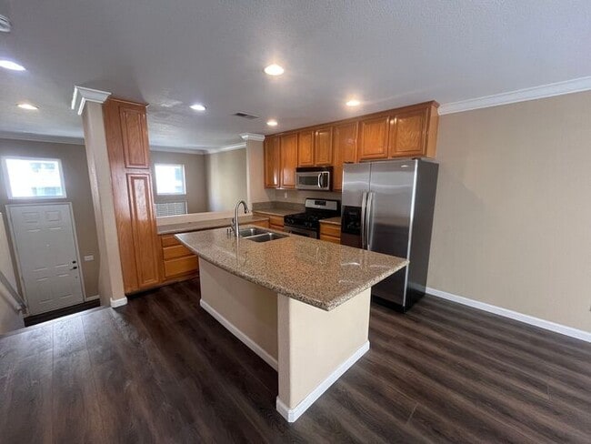 Photo - Move In Ready! 2 bedrooms 2.5 bath Townhom... Casa